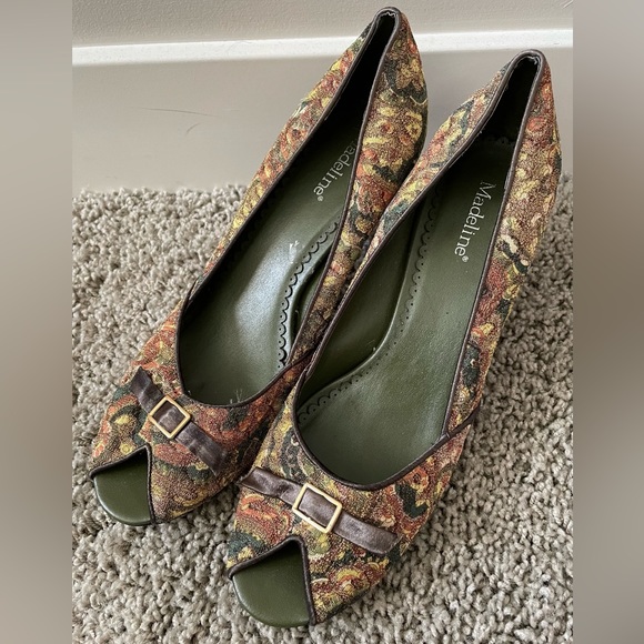 Brocade-Style Peep-Toe Heels - Picture 8 of 8